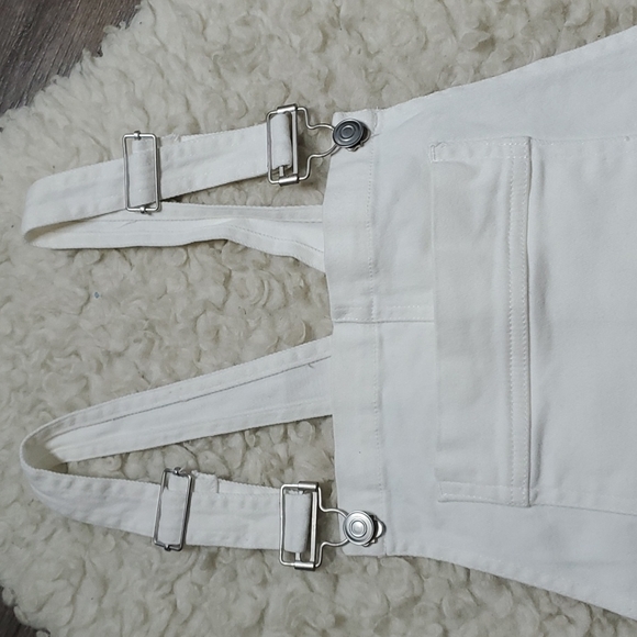 Entro Distressed White Denim Overall Shorts - Picture 5 of 12